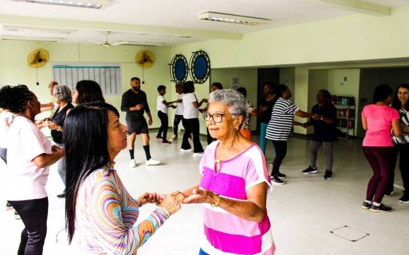 Outubro Rosa Agita Petrópolis promove aulão de dança nesta quinta-feira (29)
