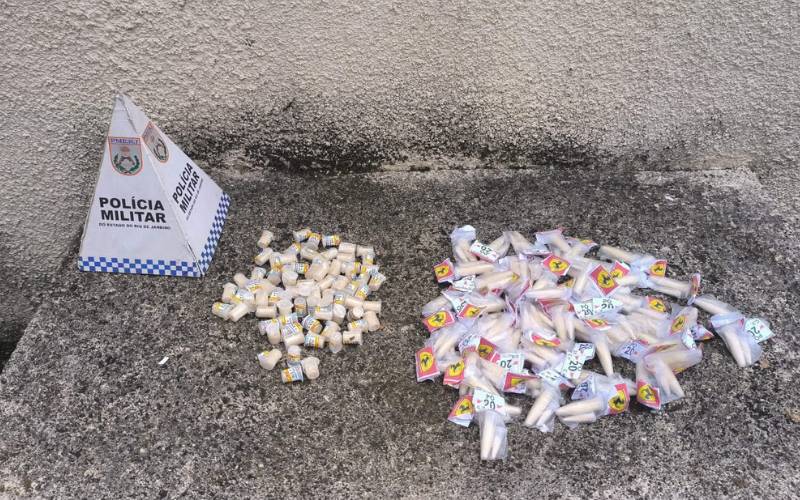 Polícia Militar apreende drogas no Carangola, em Petrópolis