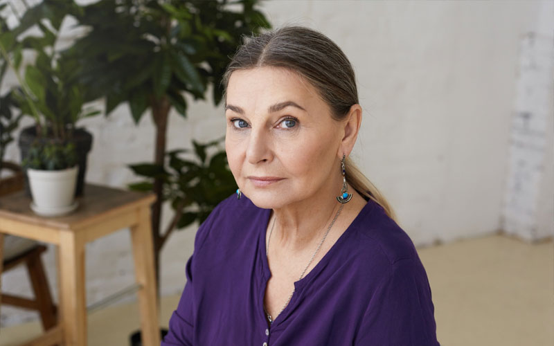 Menopausa aumenta risco de desenvolver blefarite.