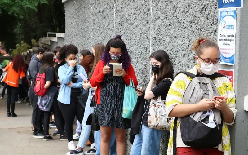 Um em cinco jovens brasileiros de 15 a 29 anos não estuda nem trabalha