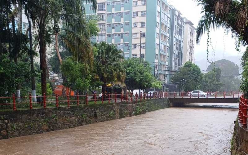 Bombeiros confirmam quarta morte em Petrópolis pelas chuvas 