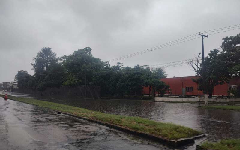 BR-040: retenção em Duque de Caxias devido aos pontos de alagamentos 