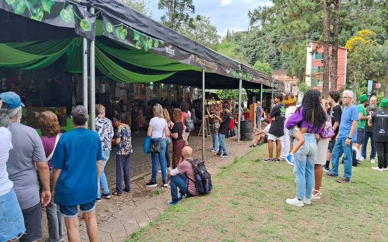 Deguste: preparação para a Bauer na Praça da Águia