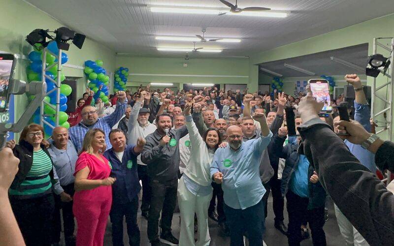 Podemos faz festa para o lançamento de Leandro